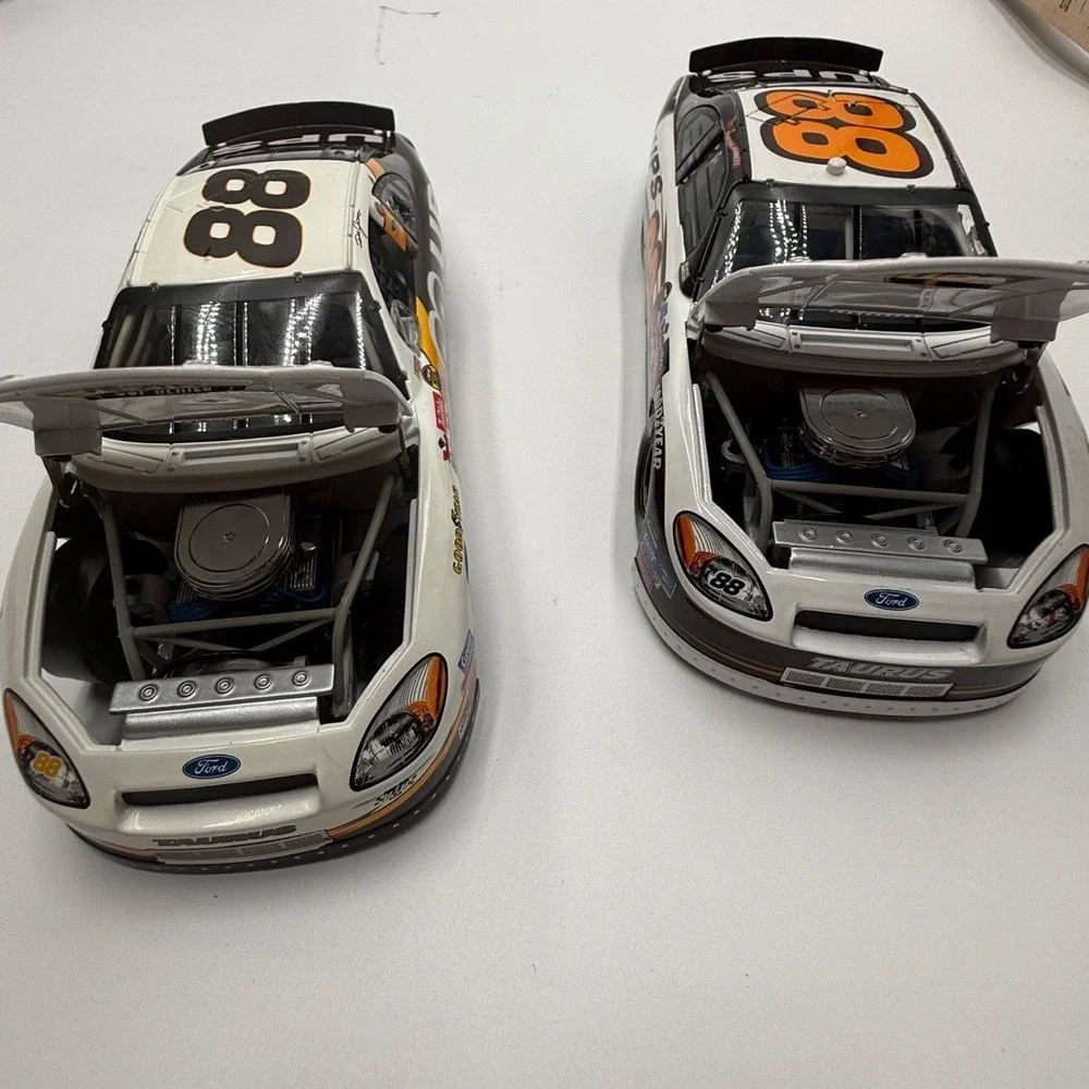 Dale Jarrett 88 UPS Ford Taurus 1:24 Diecast Set 2004‎ Mother's Day & Nextel Cup